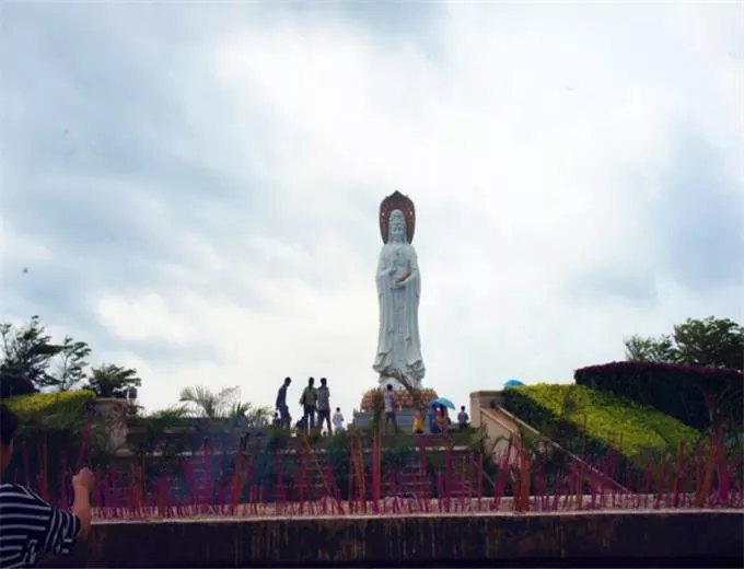 三亚有哪些旅游景点 去三亚旅游要多少钱 三亚有哪些旅游景点 去三亚旅游要多少钱