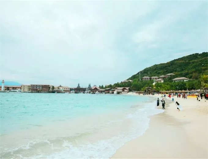 三亚有哪些旅游景点 去三亚旅游要多少钱 三亚有哪些旅游景点 去三亚旅游要多少钱