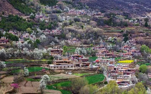 甲居藏寨旅游景点介绍