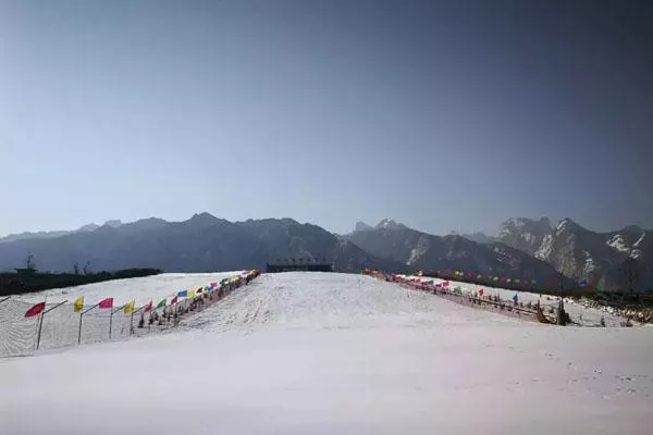 2021华山国际滑雪场营业时间及特惠滑雪票