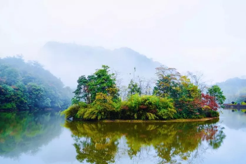 2022年秋季三百山自驾游攻略 在最美彩虹公路上邂逅绝色秋景