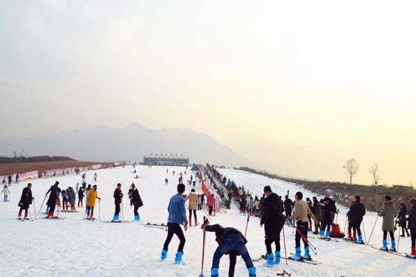 2021华山国际滑雪场营业时间及特惠滑雪票