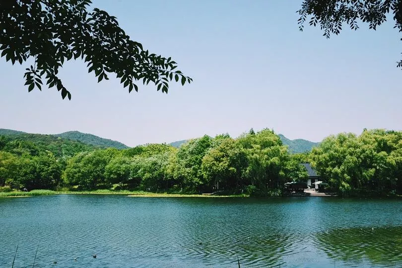 上海和杭州哪个好玩 上海和杭
州哪个好玩
