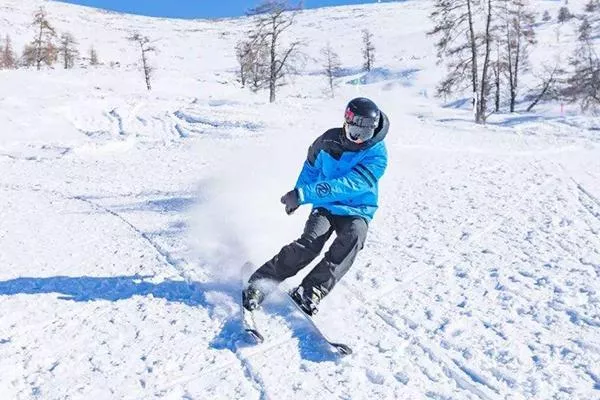 新疆滑雪的地方有哪些 附交通攻略