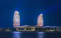 海南儋州：海花岛举行春节主题灯光秀 双子塔大楼灯光璀璨
