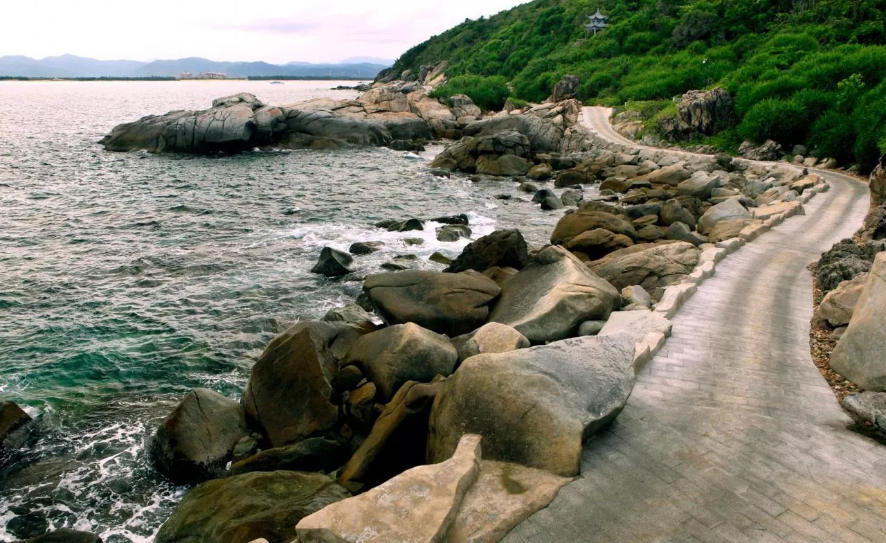 海南蜈支洲岛环岛路Walking around the island road