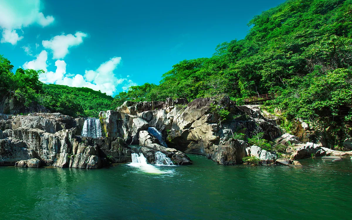 海南呀诺达雨林文化旅游区三道谷