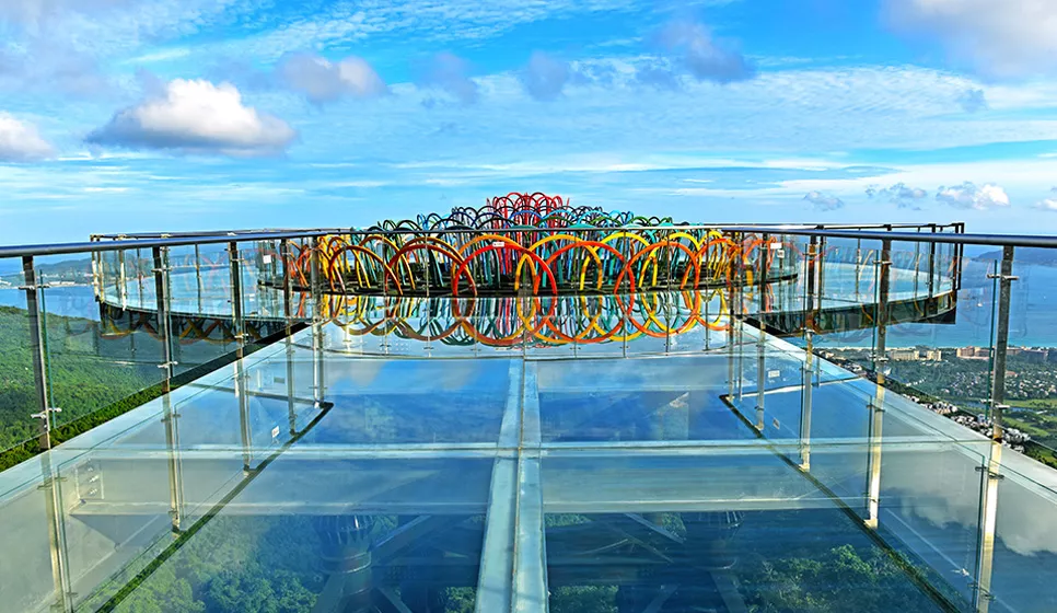 亚龙湾热带天堂森林旅游区全海景玻璃栈桥