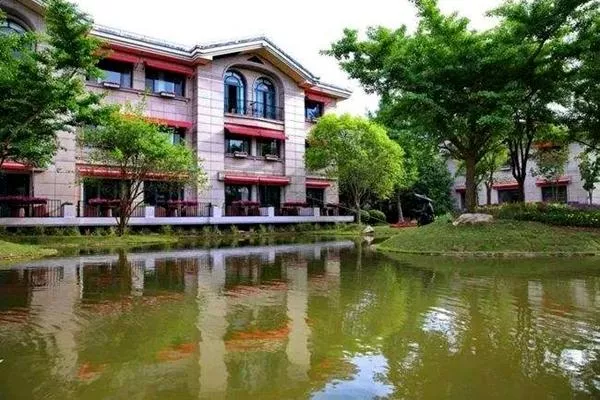 东方绿舟度假村住宿多少钱一天?